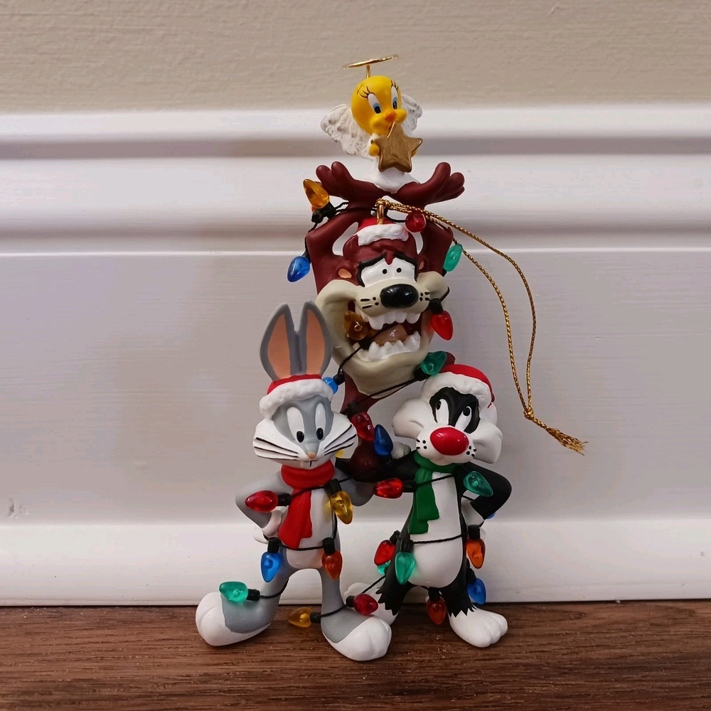 Looney Tunes Bugs‎ Bunny & Friends Ornament About 6"